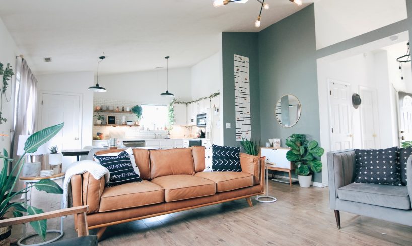 Riverside Real Estate: Delving into Asking Price vs. Sold Price Dynamics